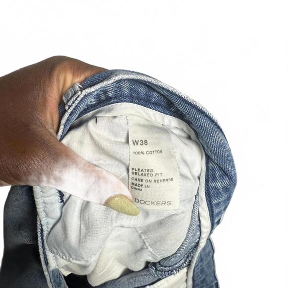 Dockers‎ Pleated Fit Denim Shorts - Size 38 - Picture 3 of 3